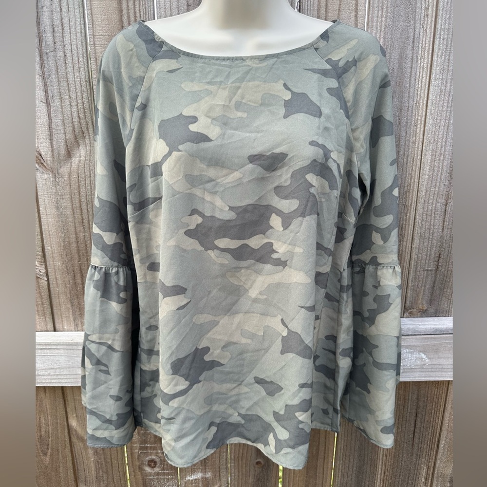 Banana Republic Women’s Camo Print Long Sleeve Bell-Sleeve Top - Size Small